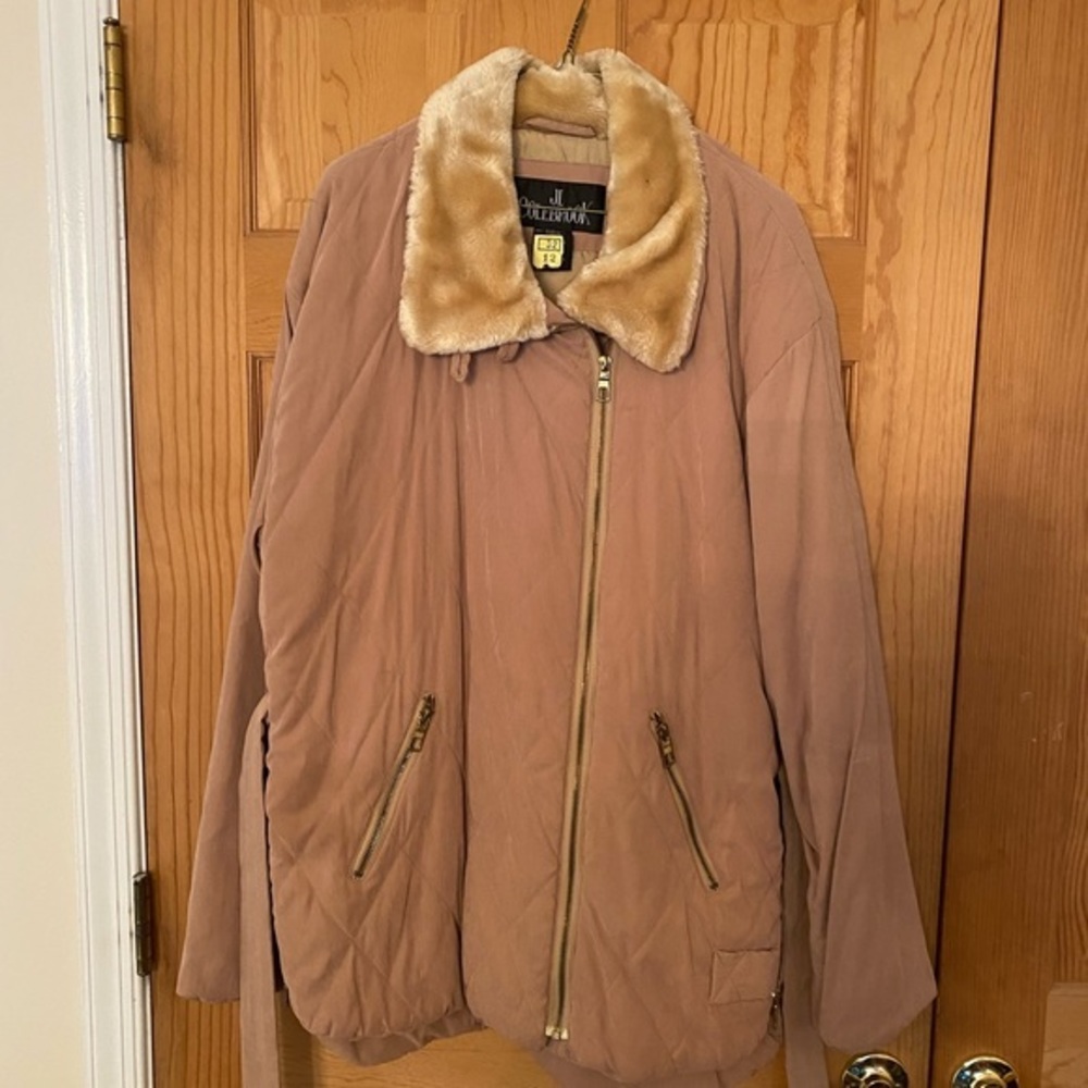JL COLEBROOK WOMANS BEIGE COAT SIZE SMALL